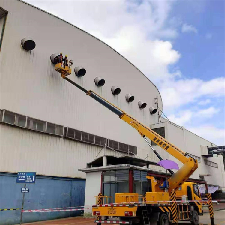 普宁高空作业车出租服务：专业广告牌安装解决方案